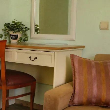 Alexander Palace Hotel 3*