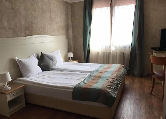 Alexander Palace Hotel