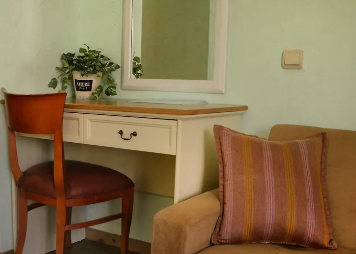 Alexander Palace 호텔 3*